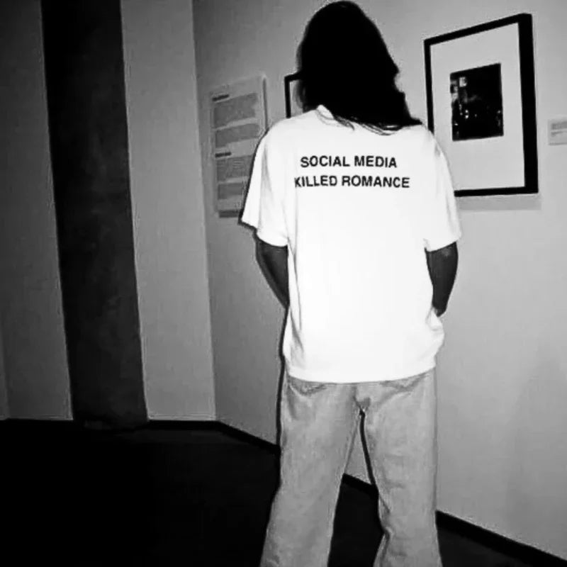 Футболка «Соціальні мережі вбили романтику»