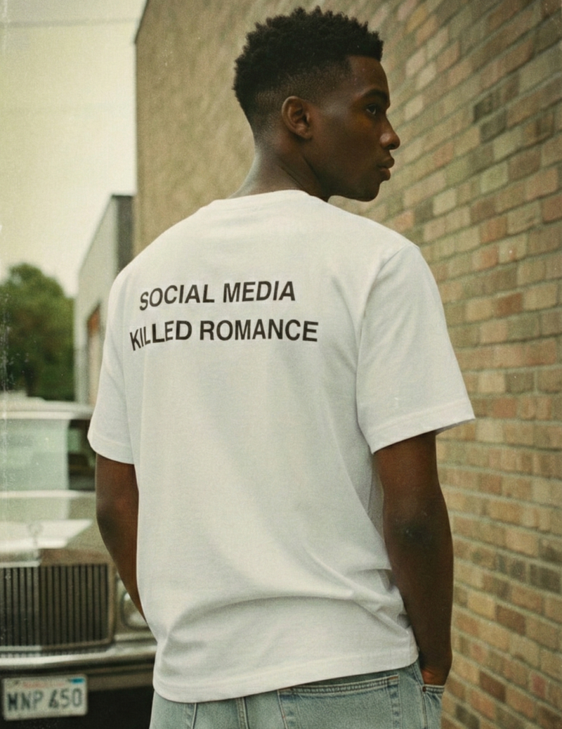 Футболка «Соціальні мережі вбили романтику»